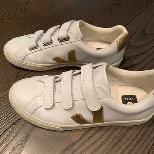 Women’s Veja 3-Lock Logo Sneaker